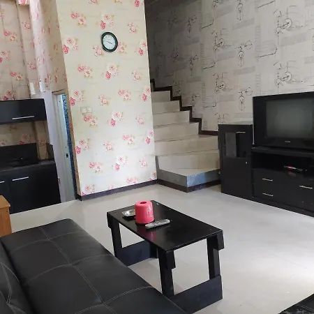Villa Beverly Lembang Exterior photo