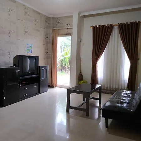 Villa Beverly Lembang Exterior photo